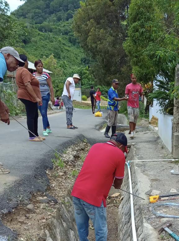 Hoy realizamos la primera prueba de distribución de agua, si uso responsable depende de la colaboración y el trabajo en equipo de todos como hasta ahora.