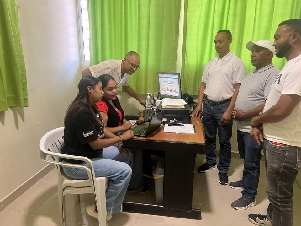 Con éxitos nuestro equipo culminó la capacitación virtual sobre el manejo de procesos de compras. Gracias por la entrega y dedicación en este taller